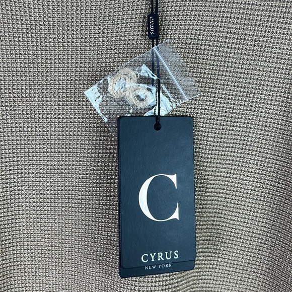 Cyrus bat-winged lightweight sweater - Picture 5 of 11